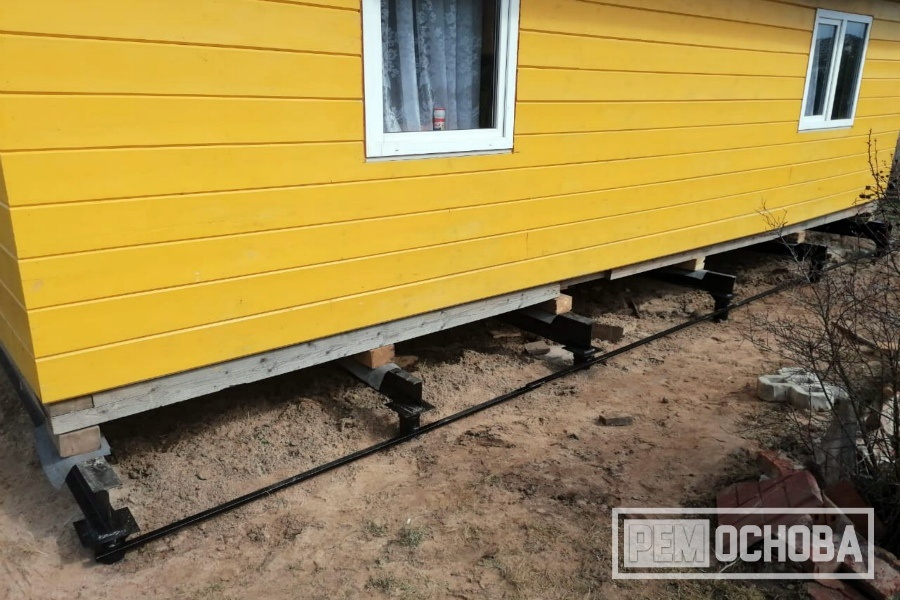 Подъем дома 4х8м на свайно-винтовой-фундамент