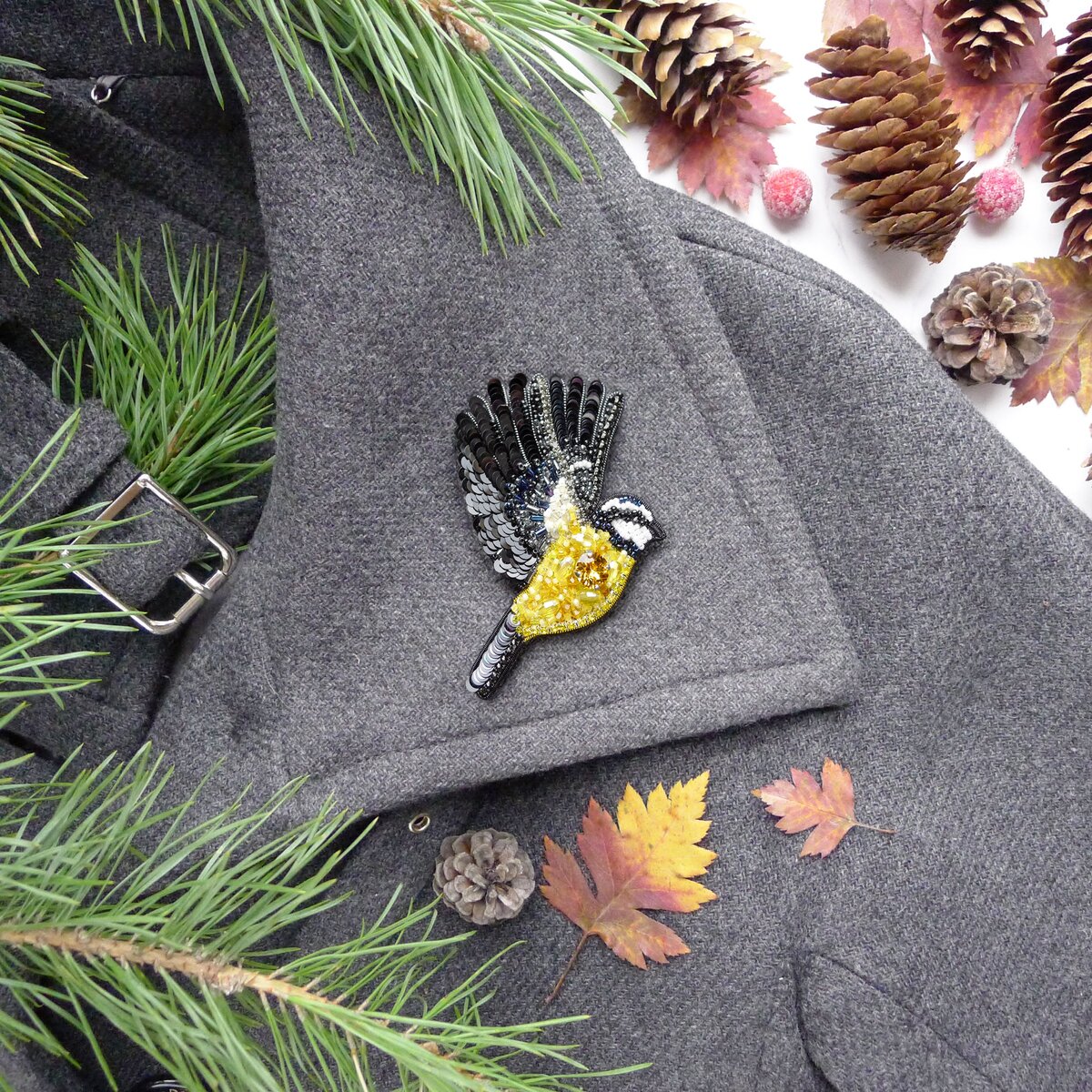 Брошь Синица. Фото автора.