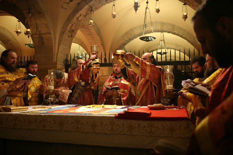  «Твоя от твоих, Тебе приносящая, за всех и за вся!».