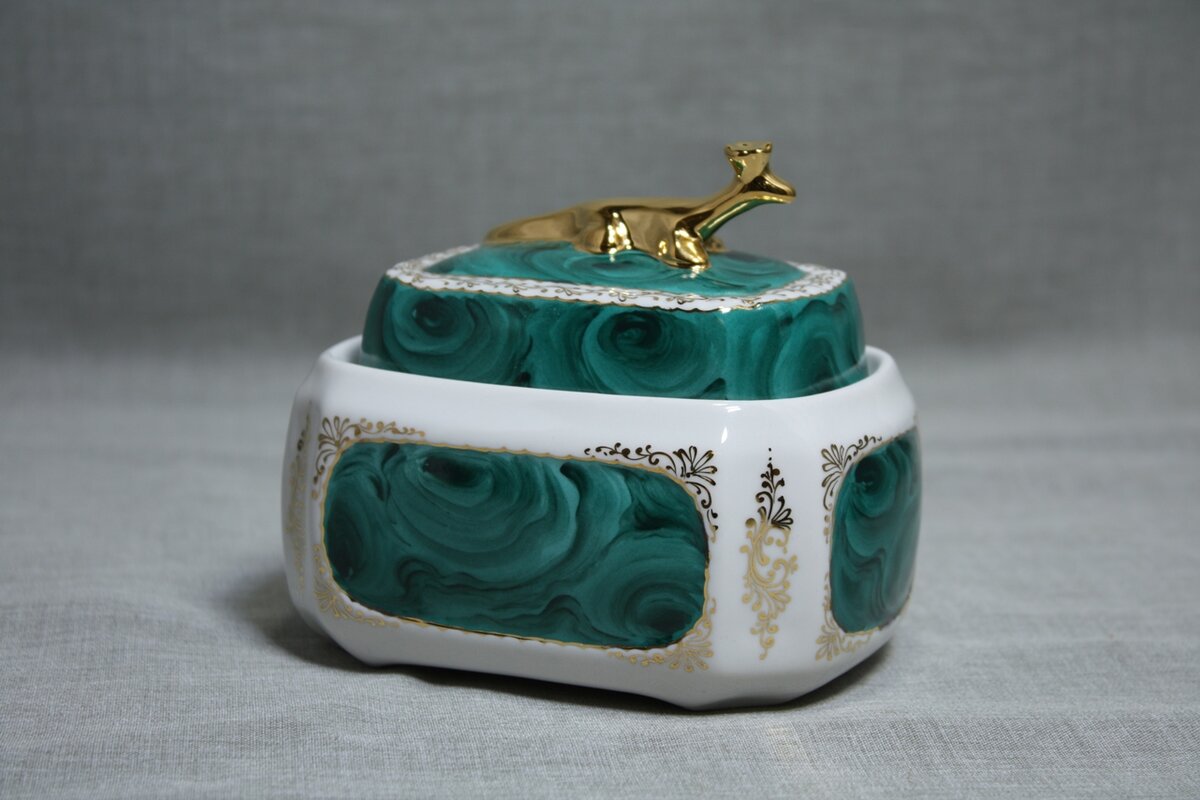 Фото сайт фарфор.сысерт.ком. Малахитовая шкатулка фарфор, золото, подглазурная роспись