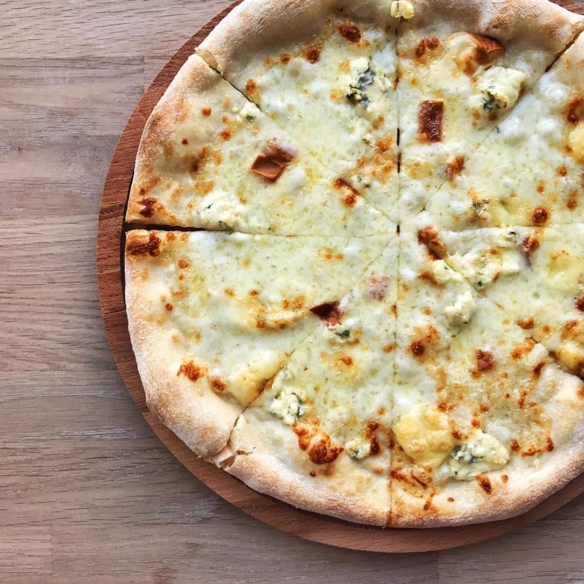 чем можно заменить сыр в пицце в духовке фото 1