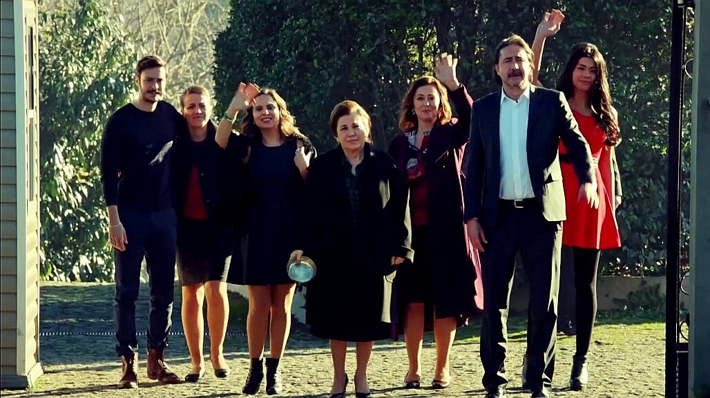 Кадр из сериала "Любовь против судьбы" 