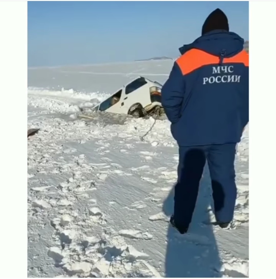 В начале февраля 2021г. в проливе Старка между о.Русским и о.Попова под лед провалился микроавтобус. По словам местных, он вез продукты на остров. Обстоятельства уточняются.