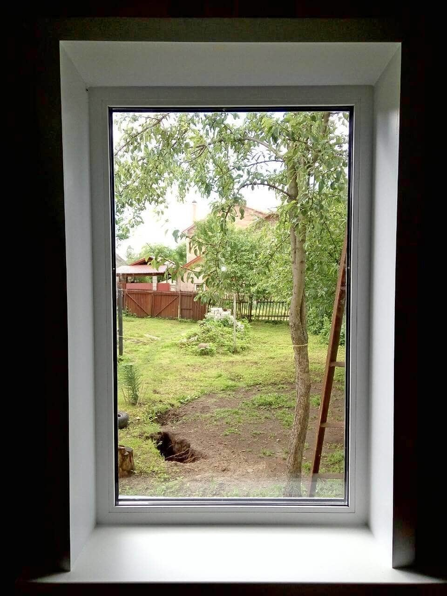 Глухой проем. Стеклянная перегородка в зажимном профиле. Окно одностворчатое глухое. 5. Алюминиевые двери глухие.