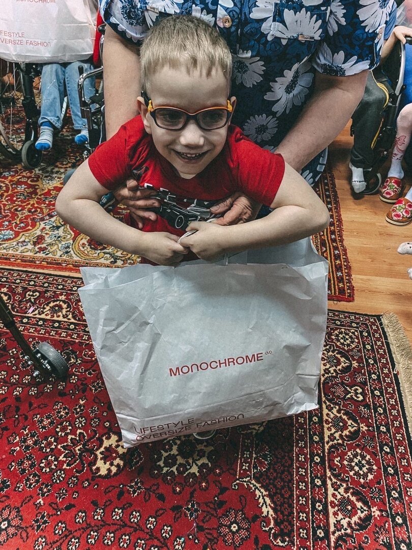 Ваня, сирота инвалид. Подопечный Дома Милосердия. Фото: Сашлиева Александра 