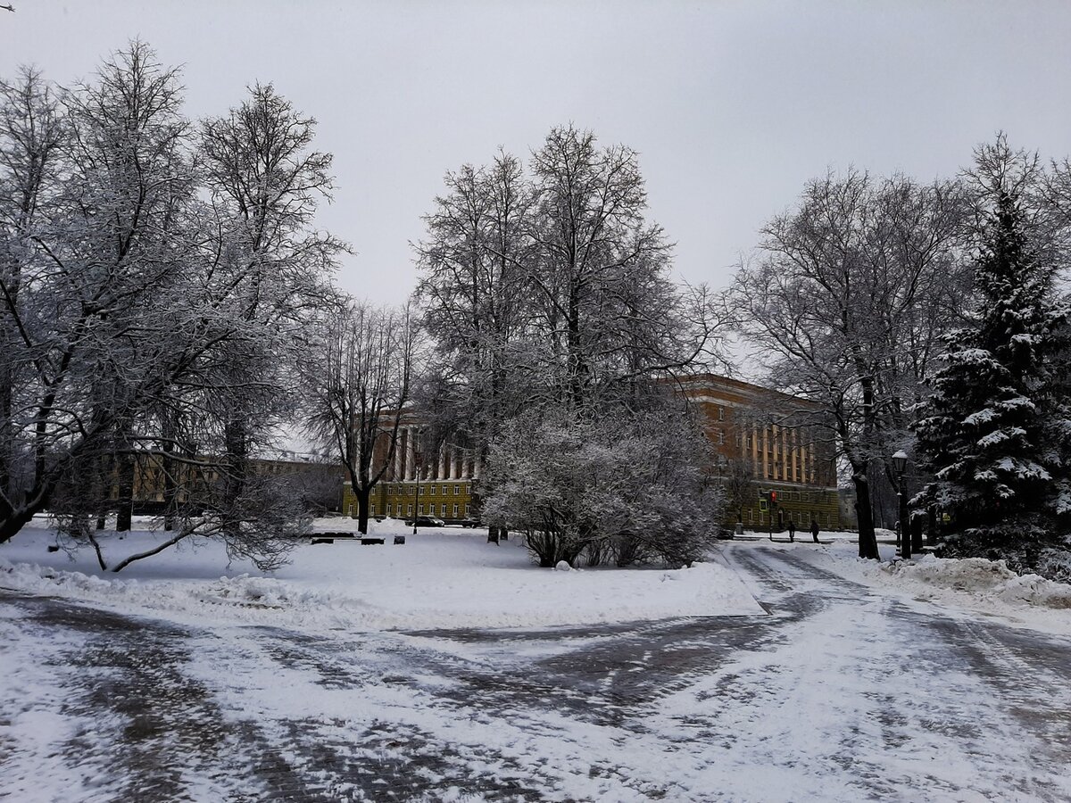 Зато была теплая погода