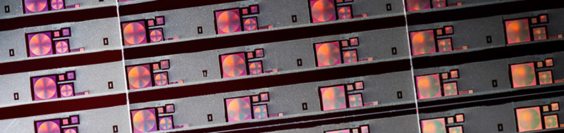 Наноструктуры на поверхности объектива Metalenz