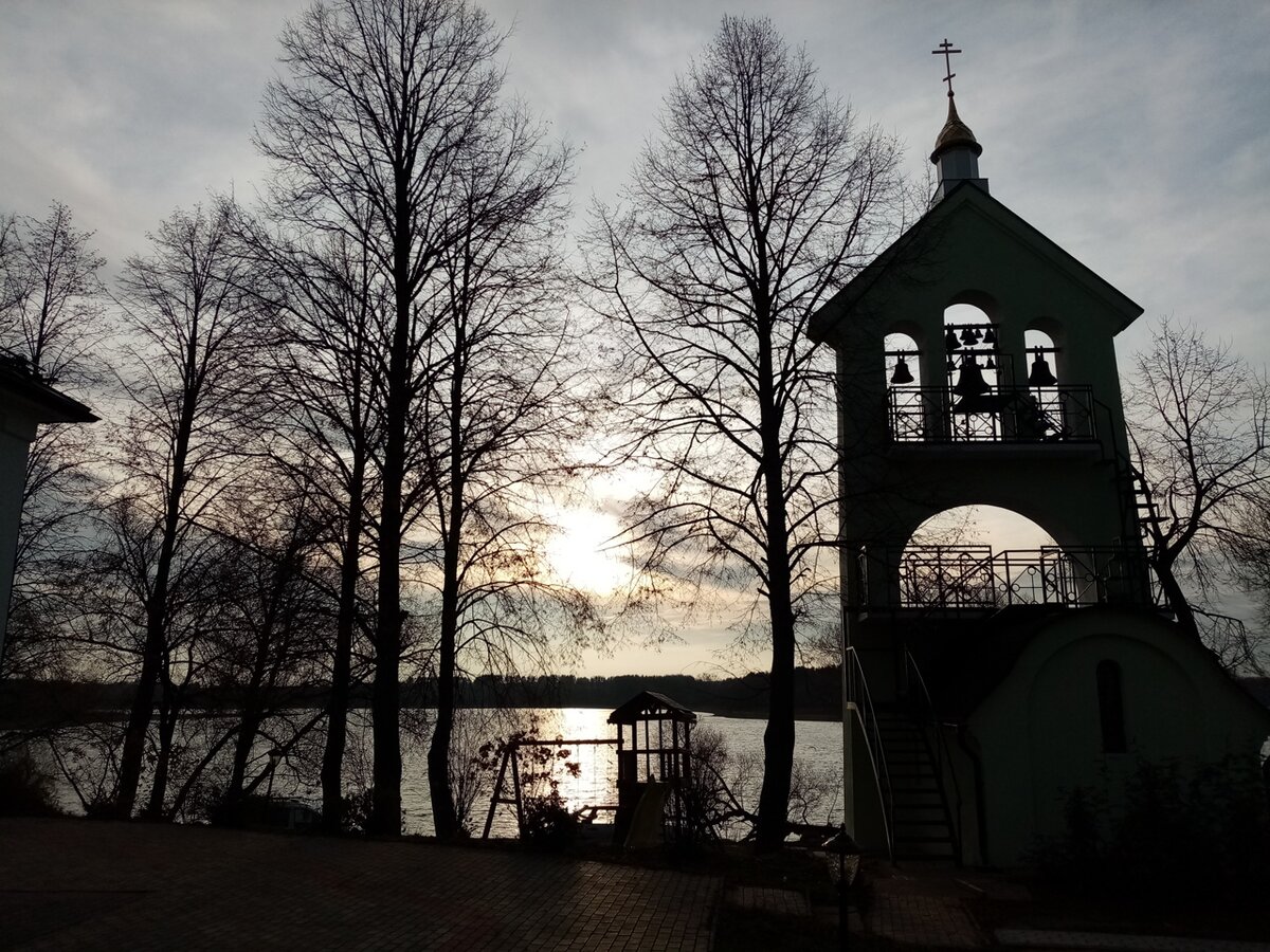 Время близилось к ночи...