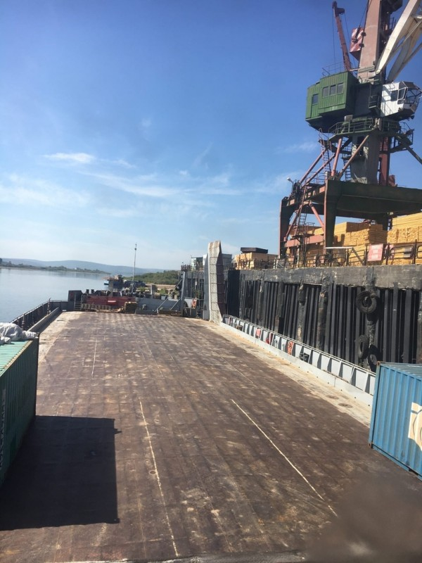 Сухогруз-толчкач "СК-2014" у причала порта Киренск. Ожидание погрузки. 19.08.2020. Фото Кирилл Кузьмин