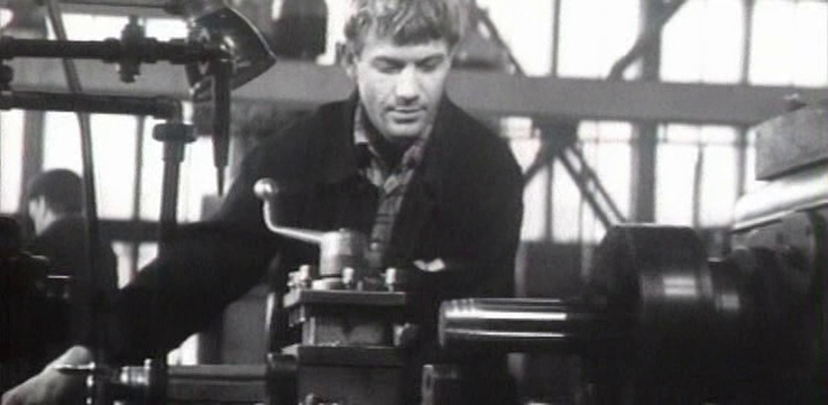 Простой советский токарь дает план.