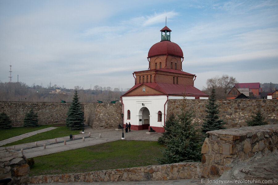 Крепость в новокузнецке фото