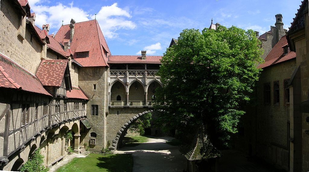 Замок Кройценштайн   Von I, Michael Kranewitter, CC BY 2.5, https://commons.wikimedia.org/w/index.php?curid=1338486