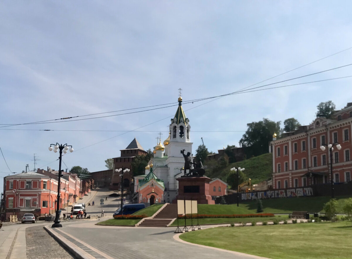 Памятник Минину и Пожарском у стен Нижегородского Кремля.