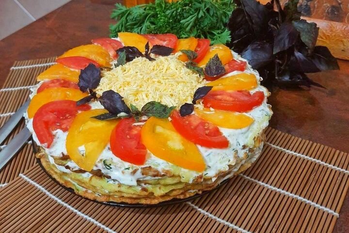 Кабачковый торт с помидорами и сыром