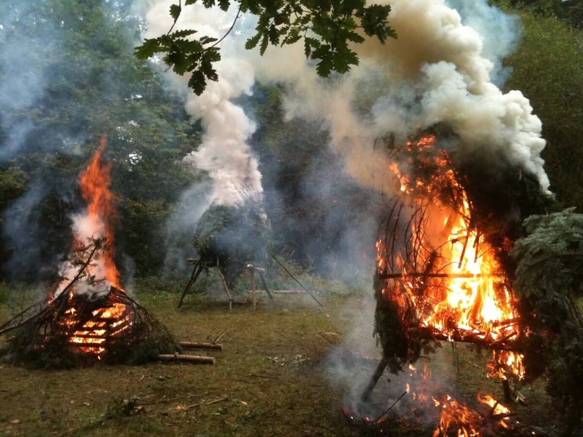 Костер с дымом рисунок