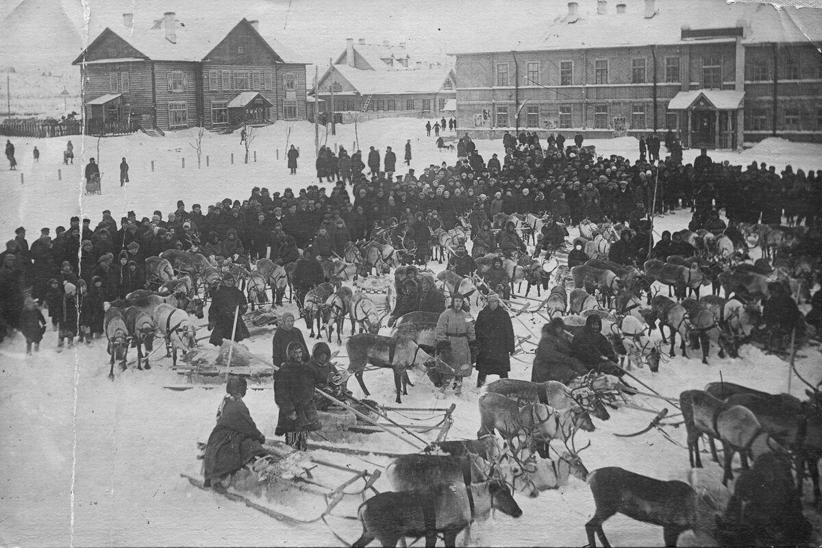 Старые фотографии девушек с автомобилями (67 фото)