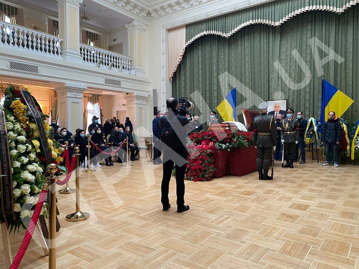 У гроба Почетный караул