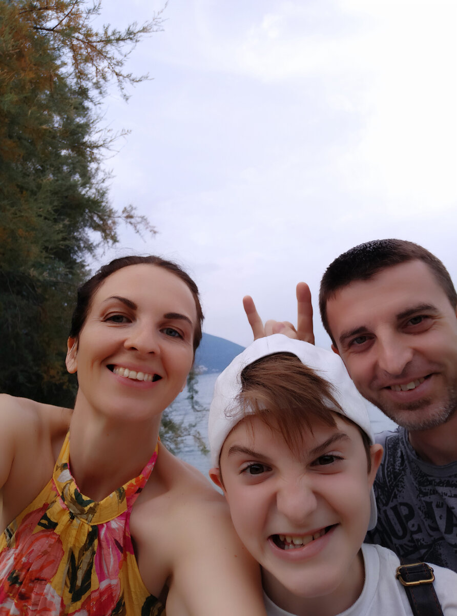 Близкие конечно ворчат, крутят у виска пальцем, но собирают чемоданы