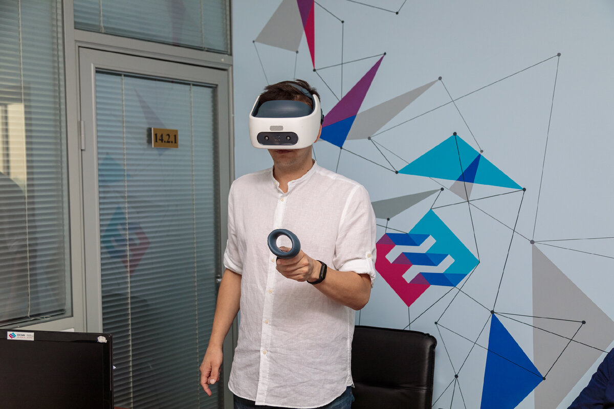 Шлем виртуальной реальности HTC Vive