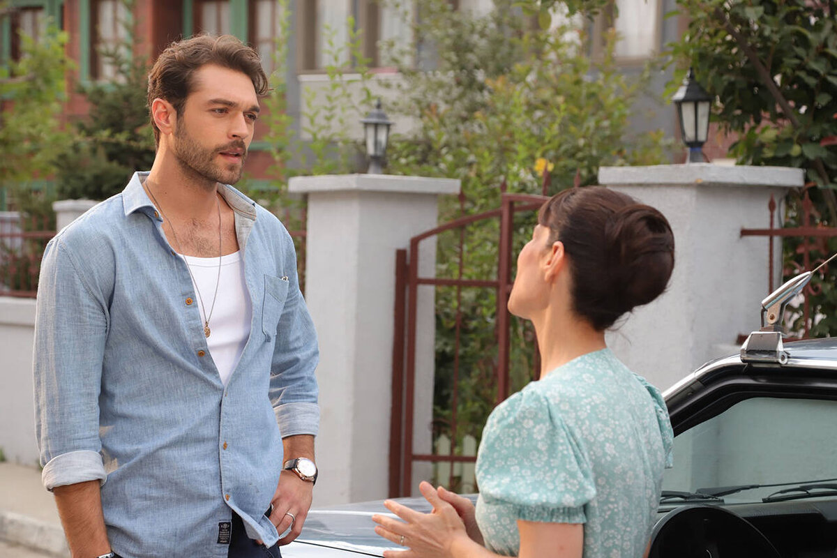 Кадр из сериала "Любовь на крыше"