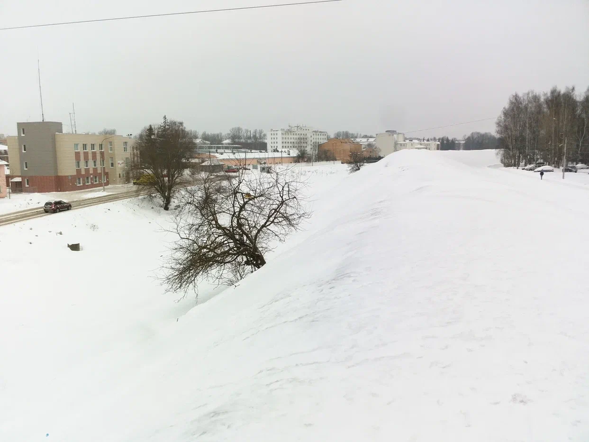 Вал окольного города /авторское фото/