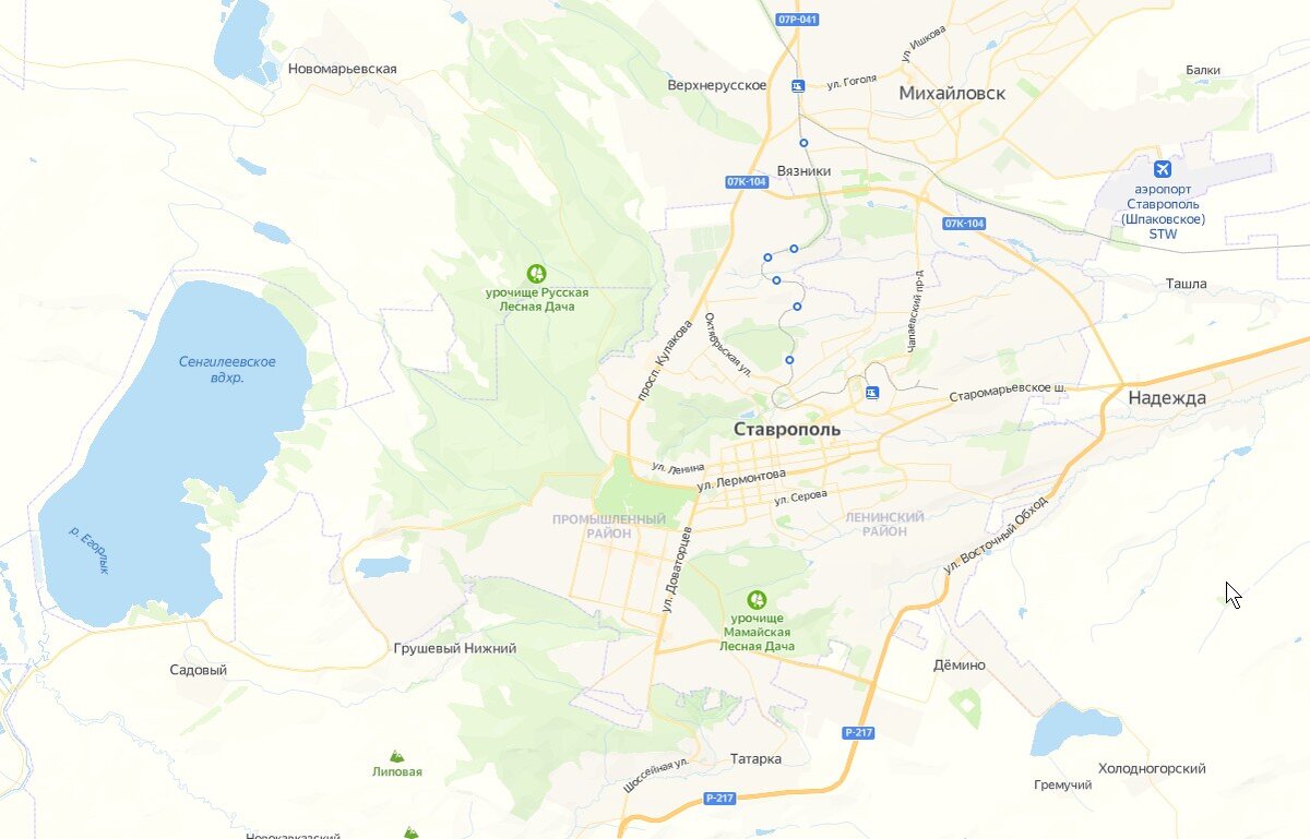 Каждый день мы решаем большое количество задач, торопимся всё успеть. Жизнь в любом городе перенасыщена информацией, предложениями и возможностями. Мы окружаем себя безумно полезными и нужными вещами, меняем их на более новые и современные, и всё бежим по бесконечному кругу. Единственным островком спокойствия и отдыха остаются выходные. А что выходные?? УБОРКА! СТИРКА! ВЫСПАТЬСЯ!!! Надо было как то разорвать этот порочный круг. Отпуск - это отпуск. Да и когда он будет? Таааак...куда можно обратить свой взор? Чтобы непродолжительно, с минимальными вложениями и с максимальным удовольствием. Многое можно посетить используя общественный транспорт, но у нас есть машина, которая упрощает перемещения к заданным целям ;)