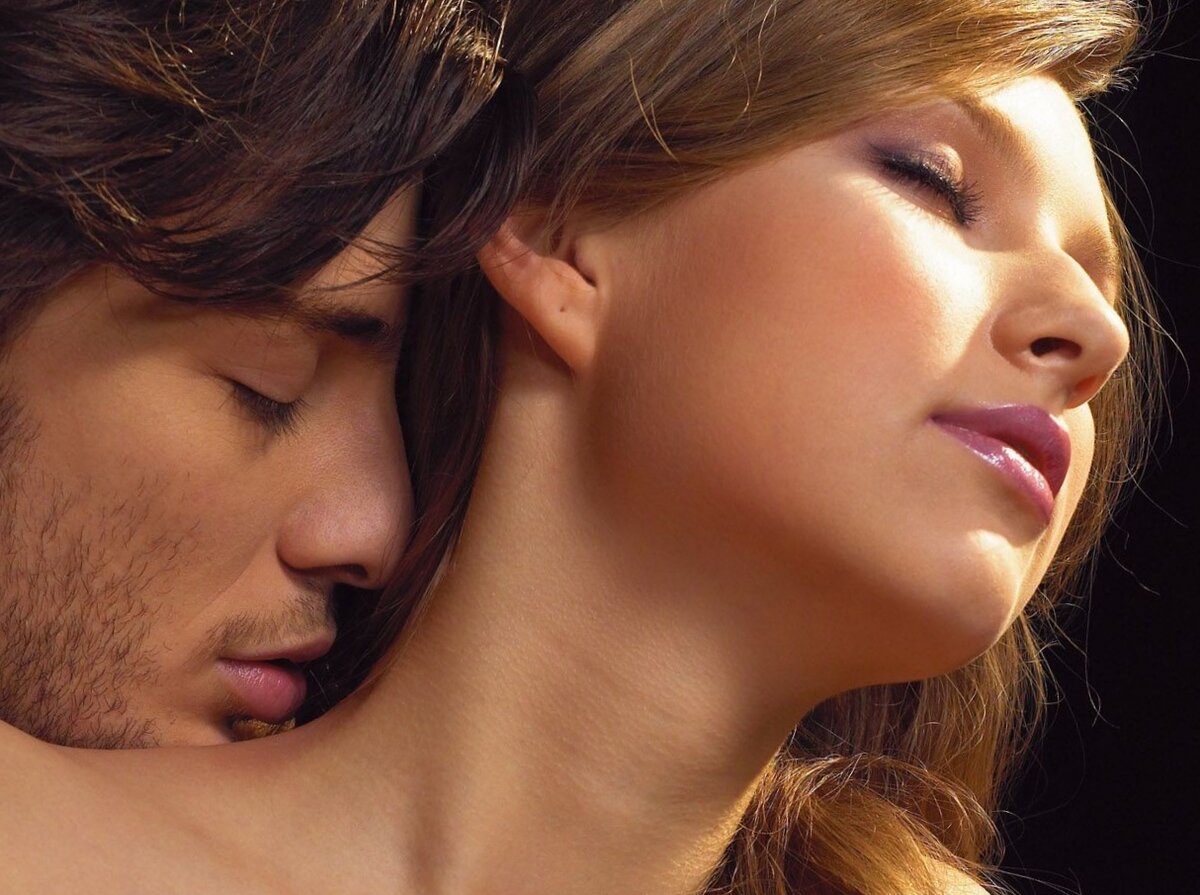 Просто возбуждать. Поцелуй в шею. Запах мужчины для женщин. Запах тела женщины для мужчины. Запах страсти.