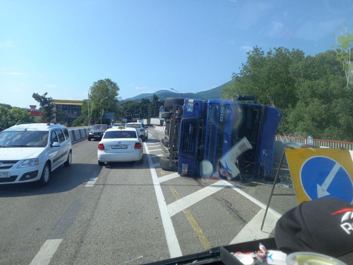 Под джубгой. Серпантин Джубга Сочи. Трасса а-147 Джубга Сочи. Джубга серпантин Джубга. Горный серпантин Джубга Сочи.