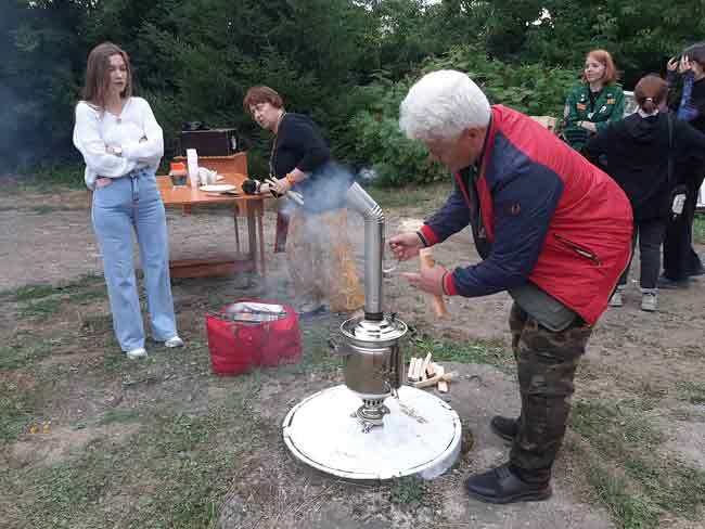Растопить самовар не так уж сложно, но без определенных навыков не обойтись