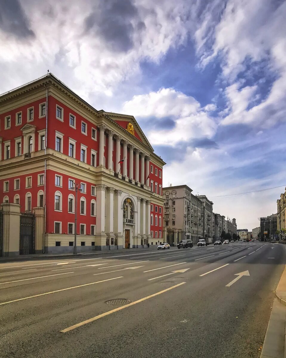 Дом Голи́цина, уса́дьба Чернышёва, зда́ние мэ́рии Москвы́ и все это он  один. | ПУТЕШЕСТВИЯ С КОРОЛЕВОЙ | Дзен