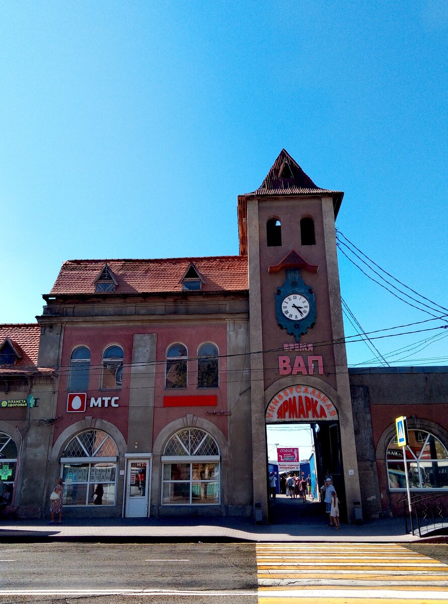 Башня с часами со стороны ул. К. Либкнехта. 