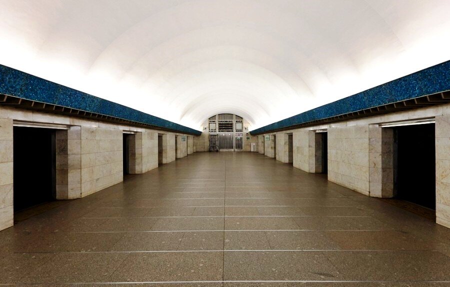 Станция метро "Василеостровская"