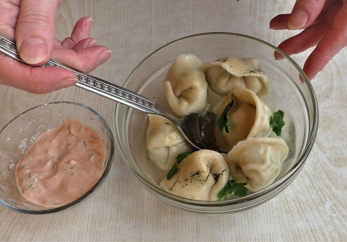 Пельмени в граммах. Пельмени семейные секреты. Пельмени грамм. Желейные конфеты озорная пчелка. Пельмени грамм.