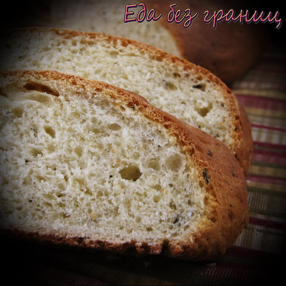 Этот ароматный хлеб можно подавать на ужин, а тесто можно использовать для пиццы.