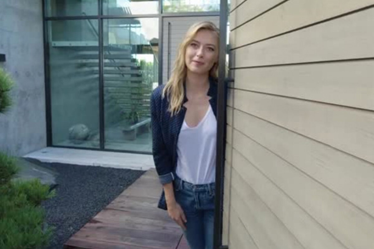 Вход на участок дома Марии Шараповой. (источник: https://www.architecturaldigest.com/story/step-inside-maria-sharapovas-sun-drenched-la-home) 