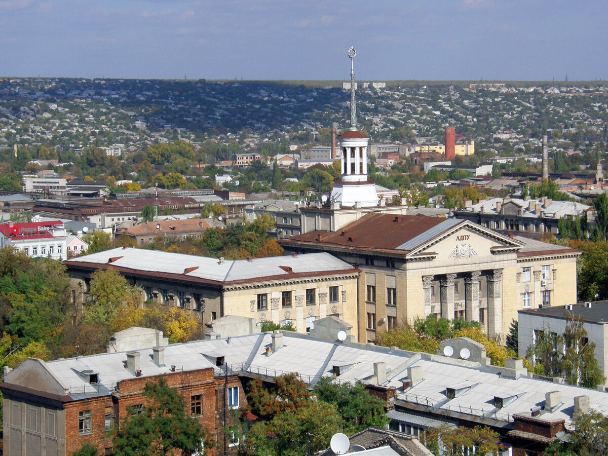 Панорама старой части города (фоток с разрушениями не будет, не хочу)