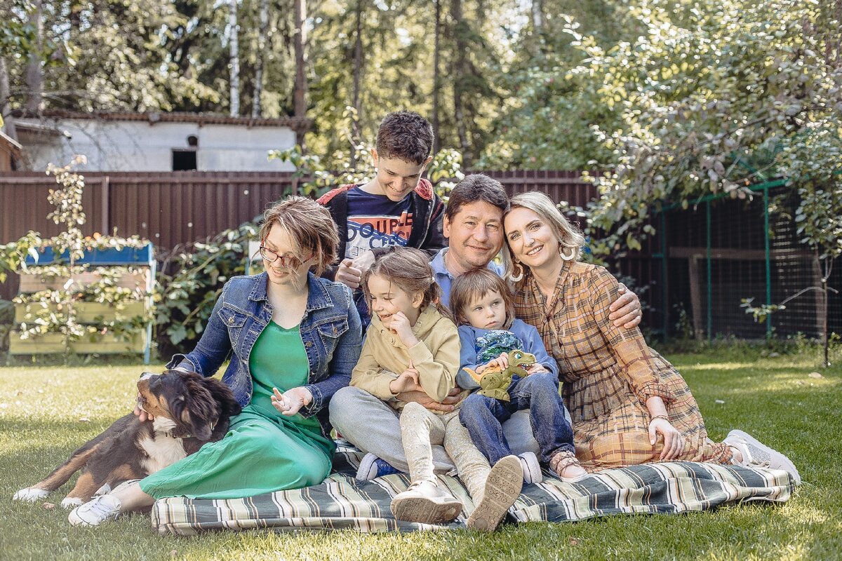 Лариса Суркова с семьей 