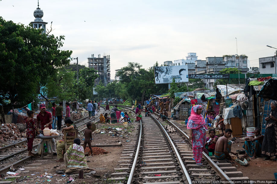 Жизнь бенгальцев у железной дороги (Яндекс.картинки)