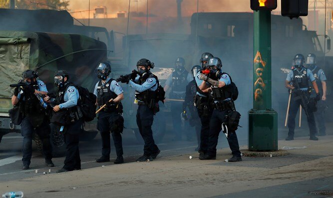 Фото Reuters -  полиция Миннеаполиса