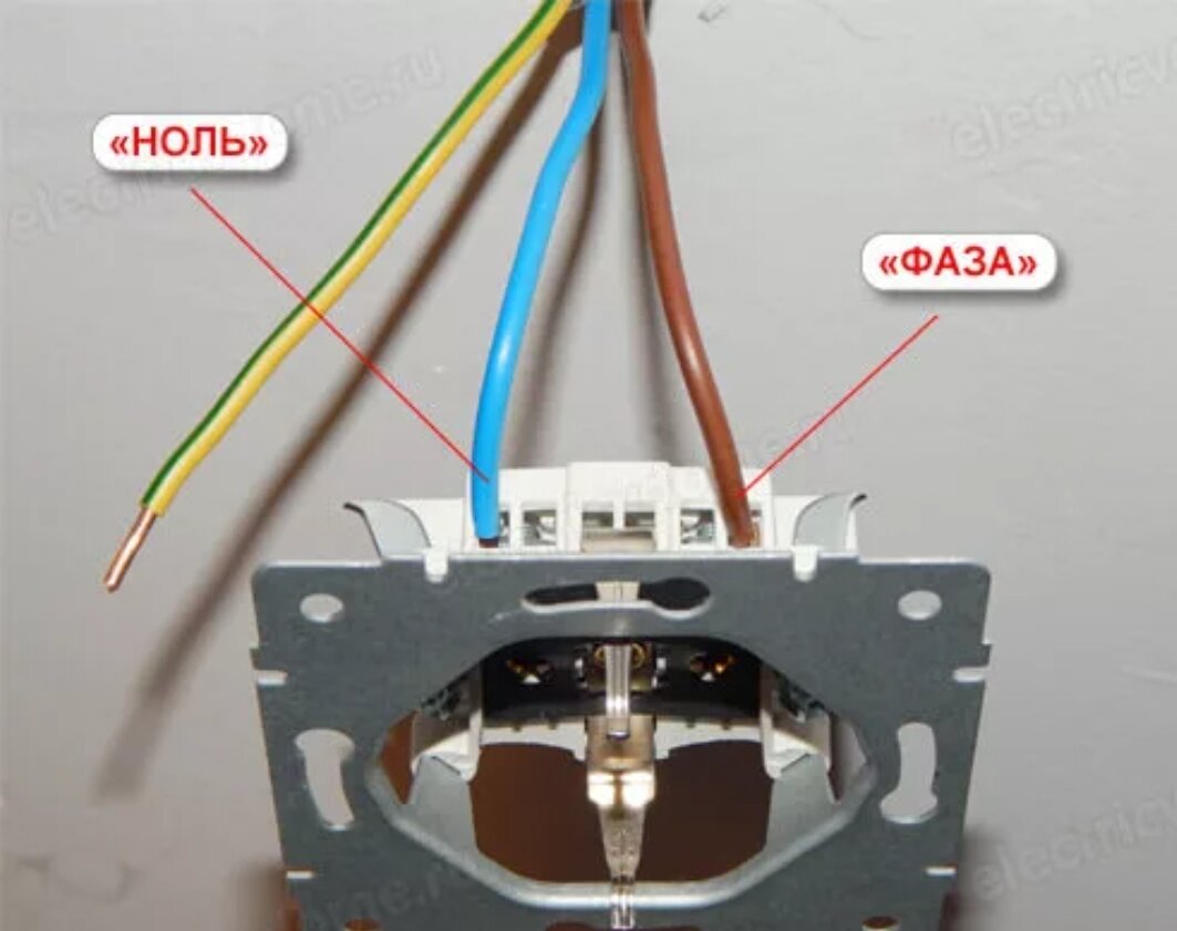 Фаза в розетке. Обозначение фазы и нуля на розетке Schneider Electric. Розетка Легранд фаза и ноль. Розетка Schneider Atlas фаза и ноль. Фаза ноль у розетка Шнайдер.