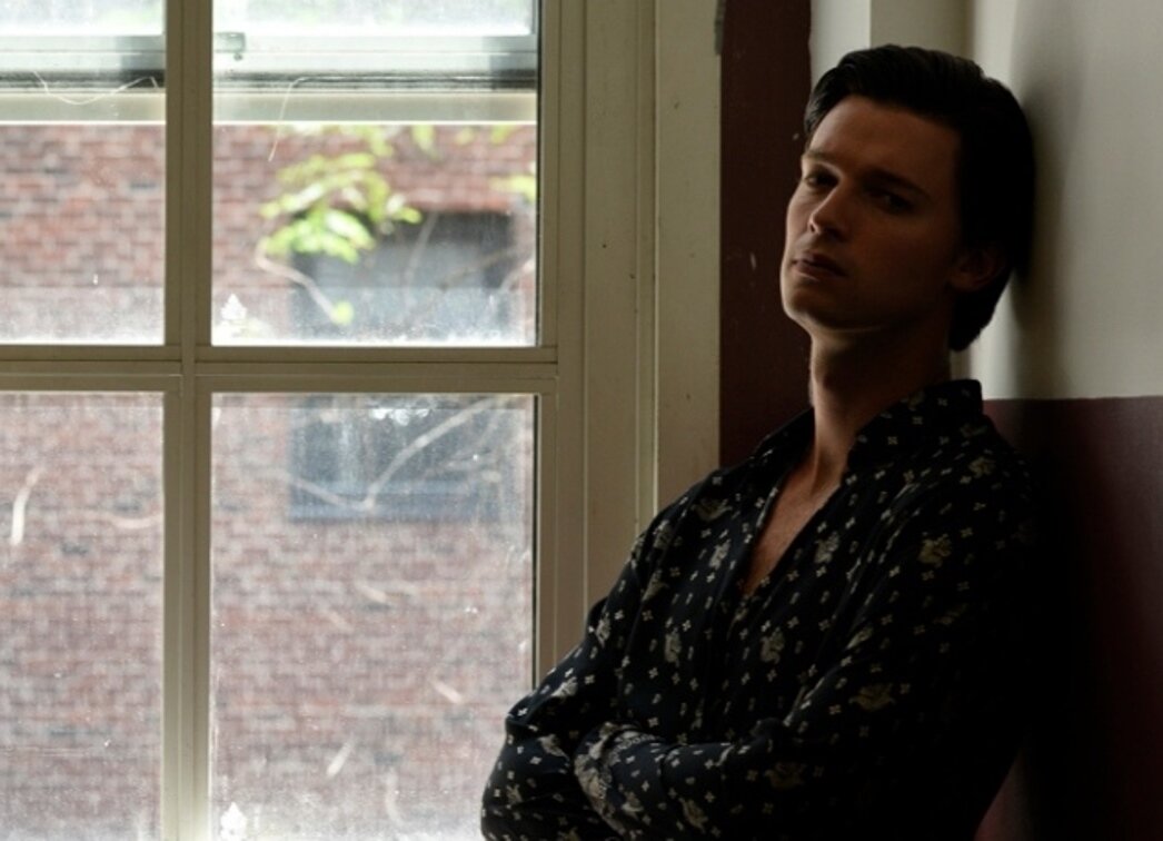 Майлз роббинс дэниел ненастоящий. Майлз роббинс дэниел ненастоящий. Даниэль ненастоящий. Дэниел ненастоящий. Майлз роббинс.