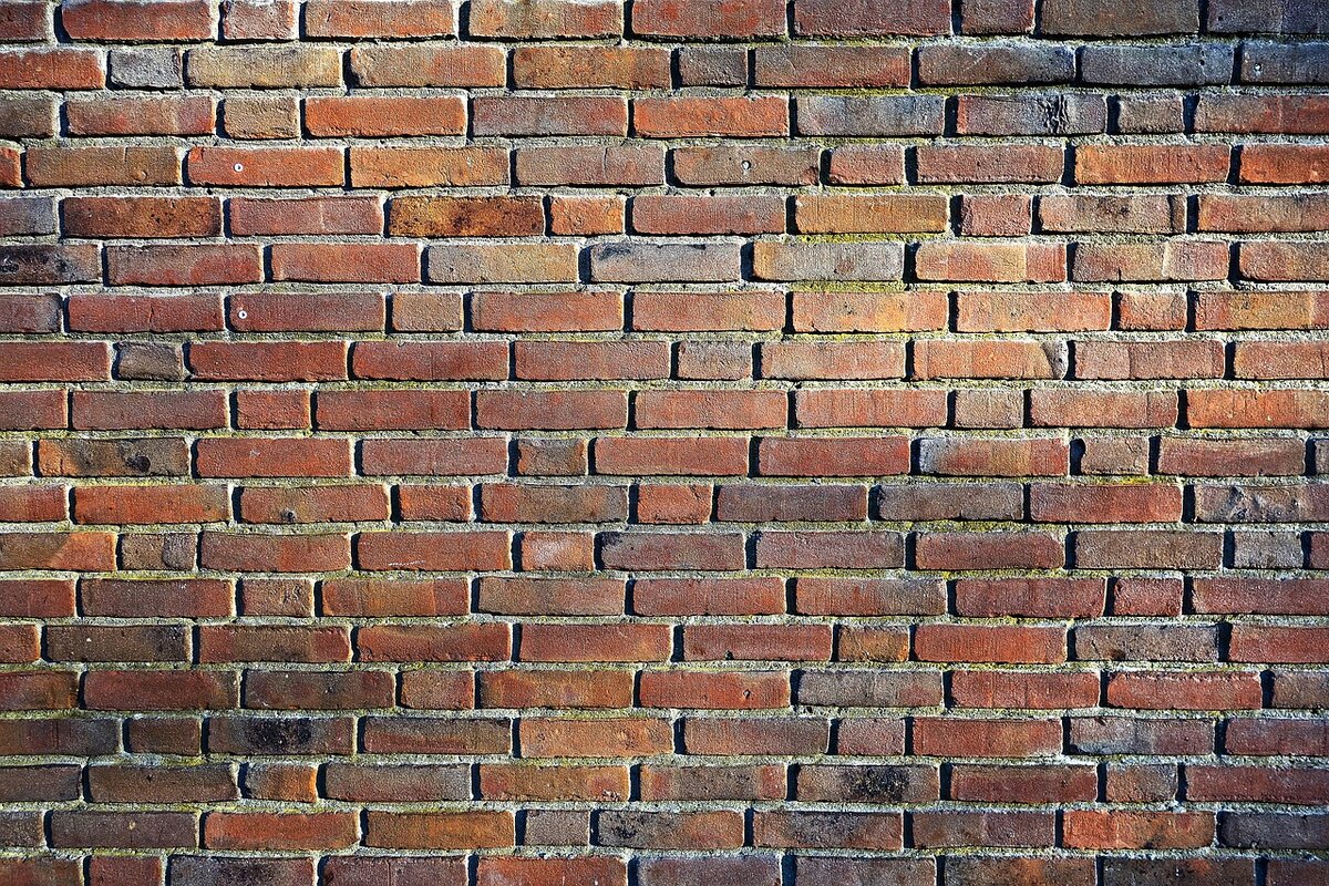 Фото взято https://cdn.pixabay.com/photo/2018/01/09/02/29/brick-wall-3070713_1280.jpg