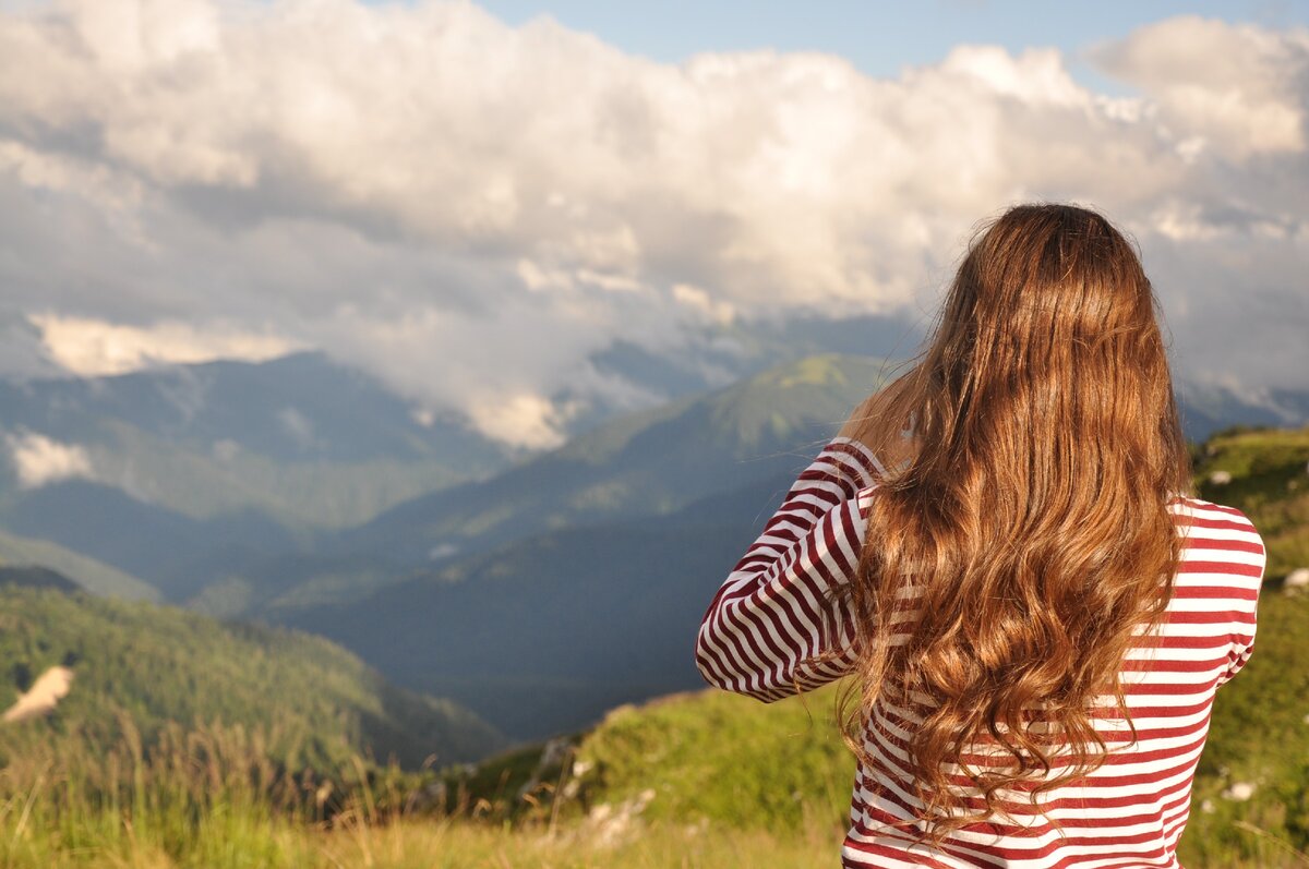 Мимо горе. Страдающая девушка. Эмоции в картинах художников. Курица бежала и посуду увидала. Советские туристки.