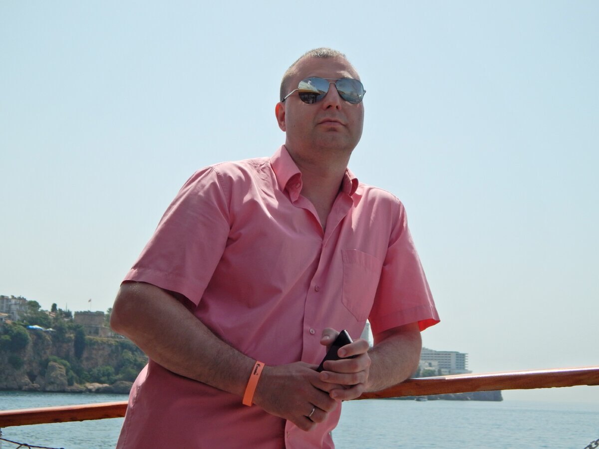 Мы живем в материальном мире! Игнорировать деньги - значит отрицать божий замысел.