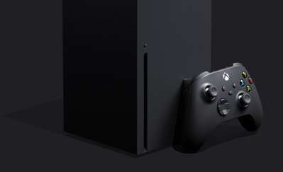 Microsoft планирует запуск Xbox Series X в непростой год, так как коронавирус повлиял на игровую индустрию и экономику. Все же компания не особо заботится о продажах новой приставки.

Что известно

В интервью для BBC глава подразделения Xbox Фил Спенсер рассказал, что компания планирует поддерживать игроков независимо от консоли. Microsoft хоть и наладила производство и поставки Xbox Series X, но вот покупательские возможности помешают объемам продаж.Глава Xbox добавил, если геймеры не могут или не хотят переходить в новое поколение, то они могут оставаться в старом. При этом Microsoft продолжит поддерживать Xbox One сервисами и играми. К тому же технология «умной доставки» позволит перенести библиотеку игр с Xbox One на Series X без дополнительных трат.

Потому компания не концентрируется на продажах приставки нового поколения, а вместо этого уделяет время сервисам: