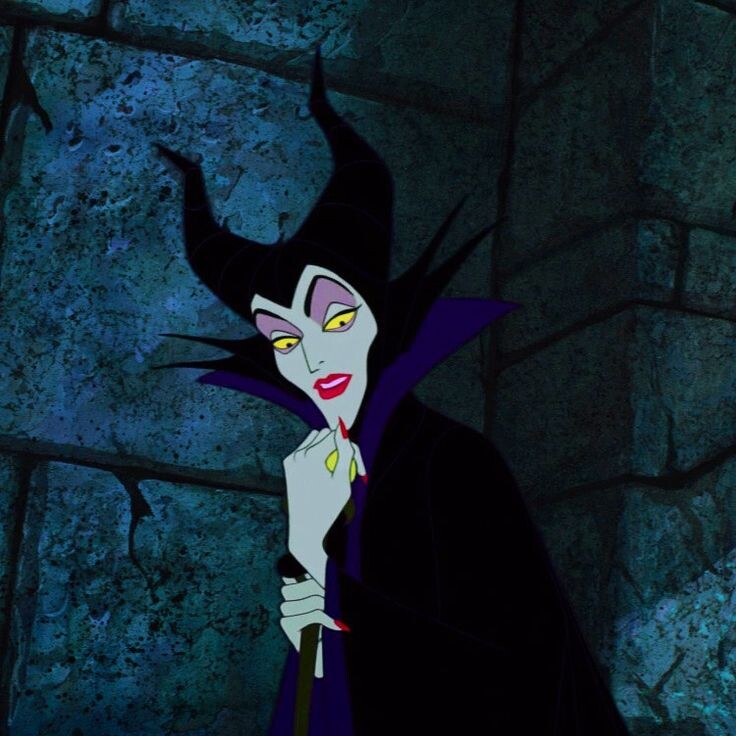 И вот однажды, к нам в дом постучалась женщина. Она была заплакана и упав на колени стала просить о помощи. Я удивиламь такому поведению, но я знала почему она пришла именно в моц дом. 