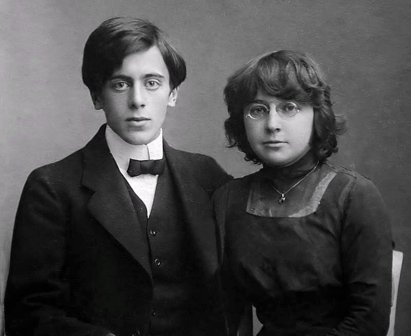 Марина Цветаева и Сергей Эфрон, 1911 год. Фото из открытых источников.