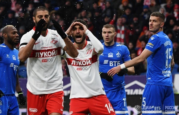 Московское «Динамо» одержало разгромную победу над столичным «Спартаком» в контрольном матче.

Встреча, прошедшая в закрытом режиме на стадионе «Спартака», завершилась со счётом 4:1 в пользу гостей.

Победу «Динамо» принесли голы Сергея Паршивлюка, Кирилла Панченко и Клинтона Н'Жье, оформившего дубль. За «Спартак» забил Джордан Ларссон.

Чемпионат РПЛ был приостановлен после 22-го тура из-за пандемии коронавирусной инфекции. Ожидается, что турнир будет возобновлён 19 июня.