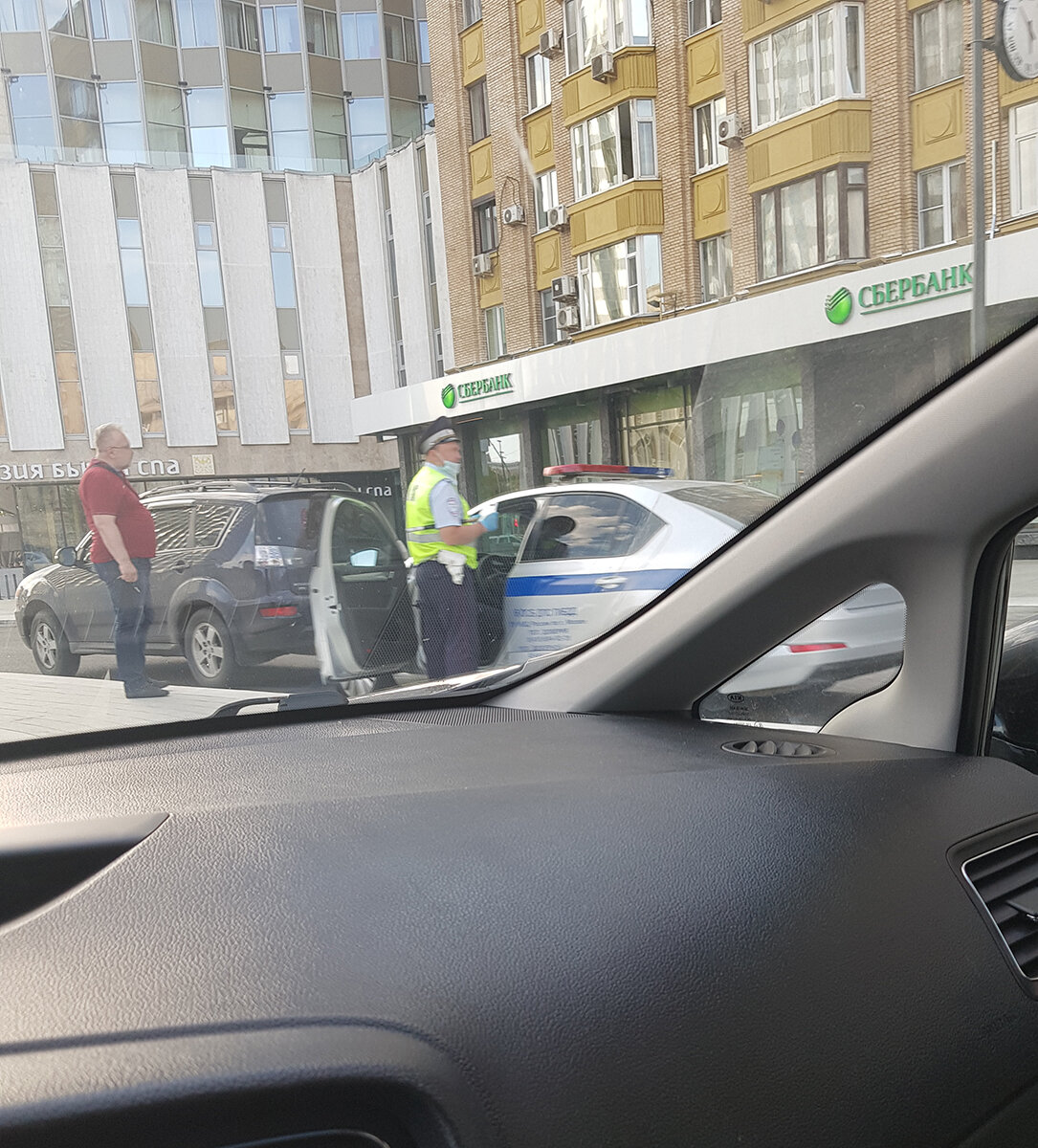 Общение инспектора с водителем