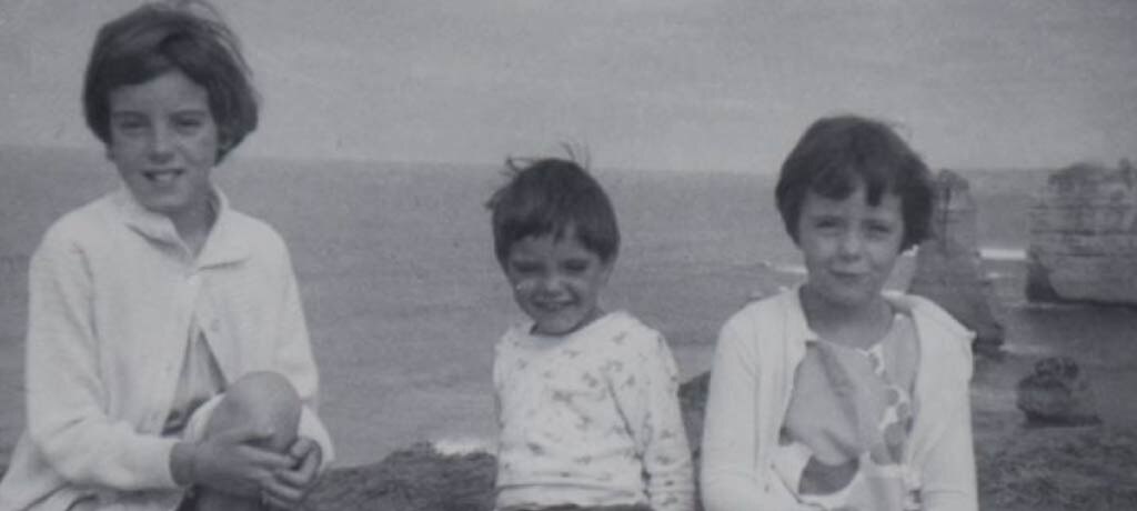 Дети Бомонт во время посещения Двенадцати апостолов. Источник: https://www.babygaga.com/15-kid-disappearances-that-went-unexplained/